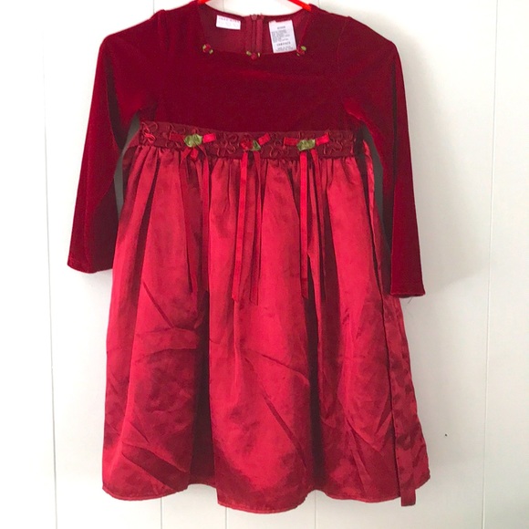 Two different young girls dresses - Picture 1 of 2